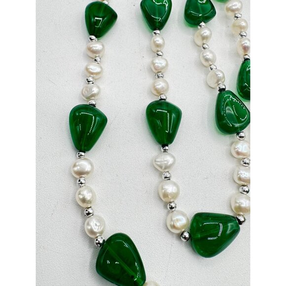 Vintage Green Glass and Fresh Water Pearls Necklace - Picture 5 of 6